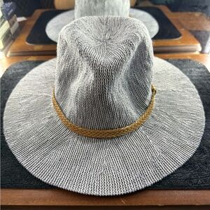Stylish Gray/Bluish and Tan Band Women's Hat